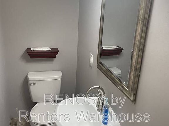 4th image of 34 N Spring St