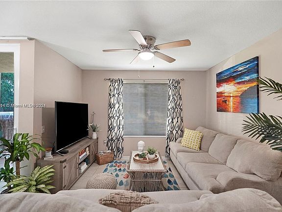 3rd image of 1107 Villa Cir #1107