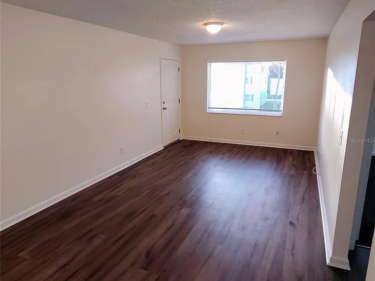 2820 Dupont St S #201 — Photo 6