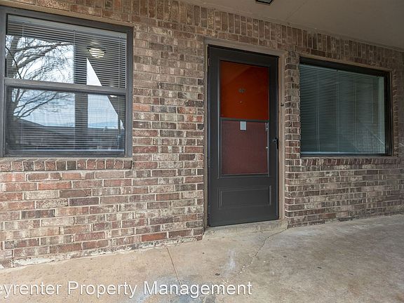 2nd image of 917 N Yale Ave #105