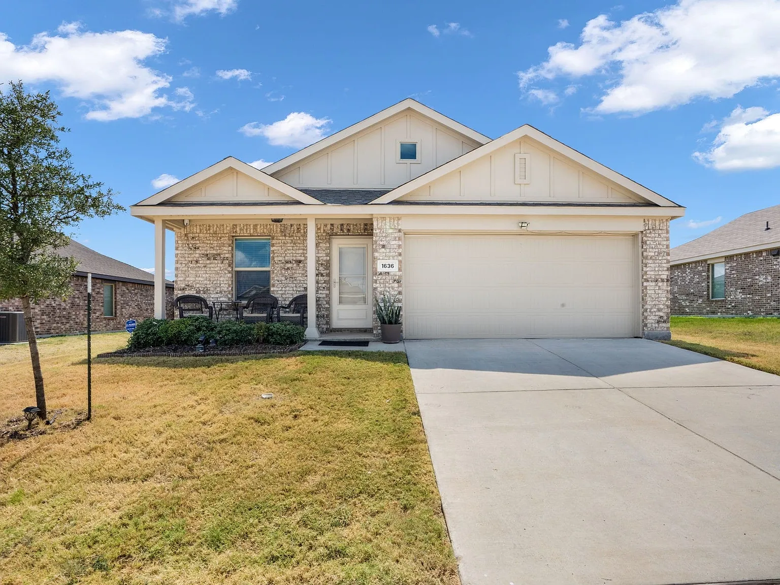 4 bed, 2.0 bath, 1712 sqft, $2,350 — Photo 1