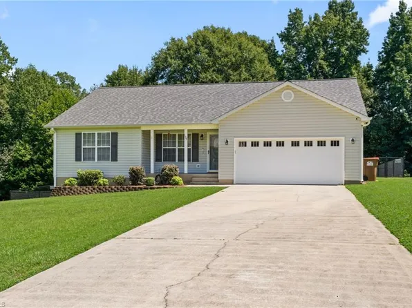 194 Briarcreek Dr, Winston Salem, NC 27107
