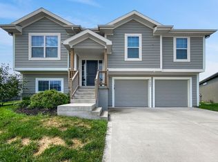 21806 Lucca Cir, Peculiar, MO 64078