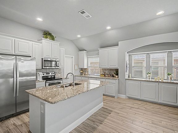 3rd image of 107 Valverde Ln
