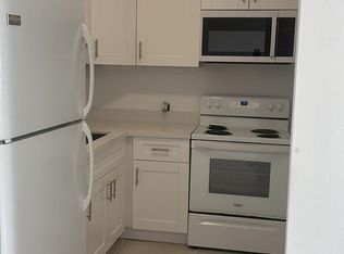 1055 W 77th St APT 301, Hialeah, FL 33014