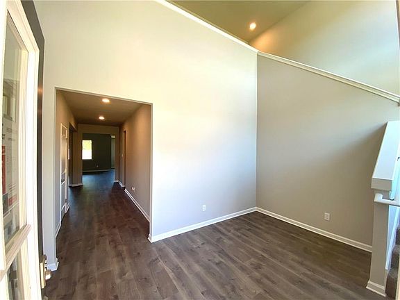 4th image of 983 N Berryvine Ln