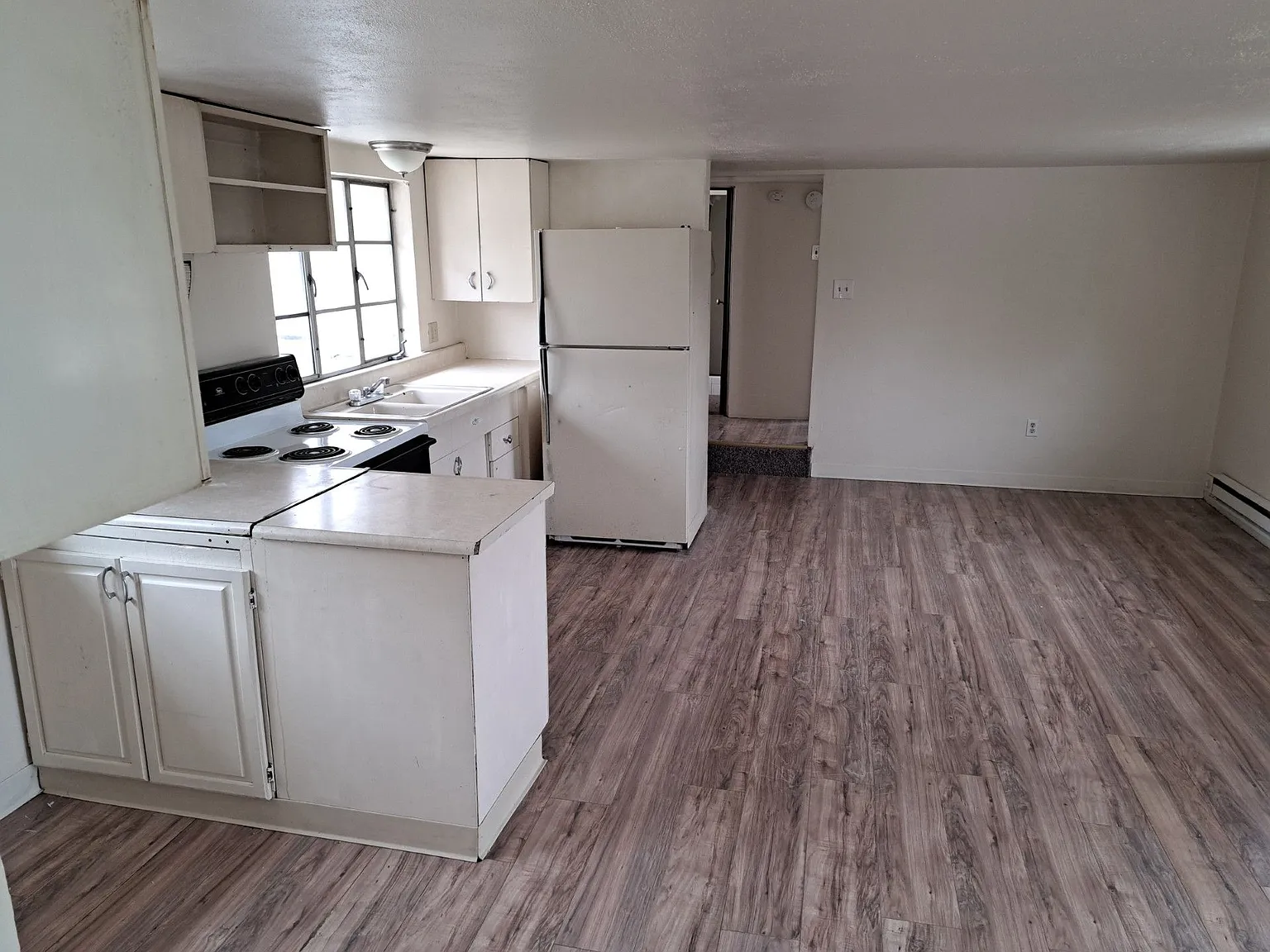 1 bed, 1.0 bath, 350 sqft, $600 — Photo 2