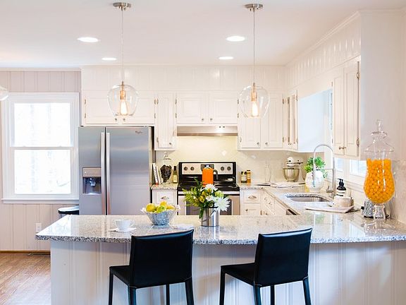 Large, Bright Kitchen