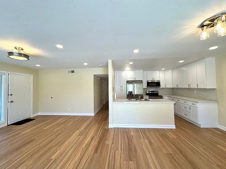 18229 Olympic Ct — Photo 6