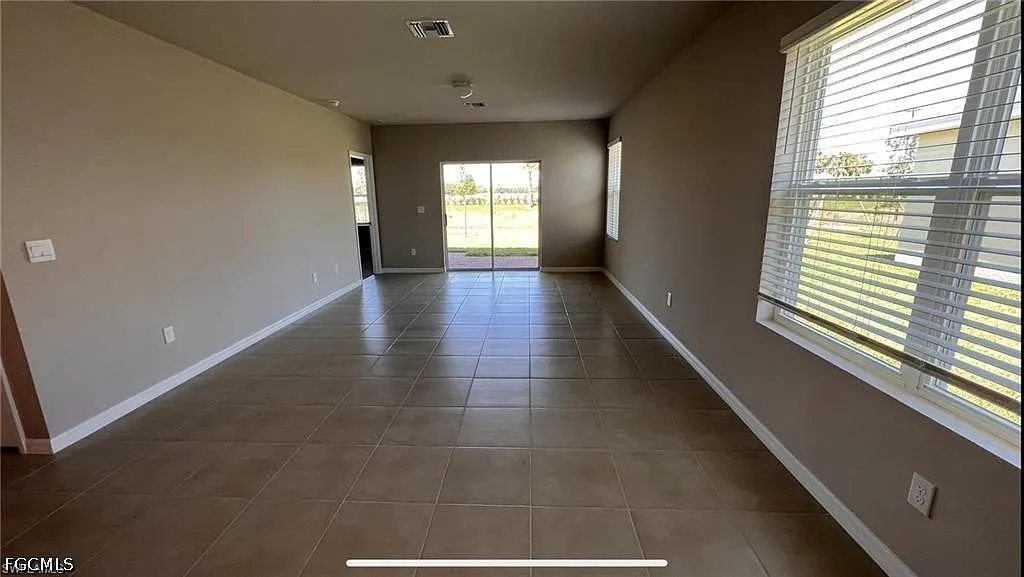 3 bed, 2.0 bath, 1616 sqft, $2,095 — Photo 4