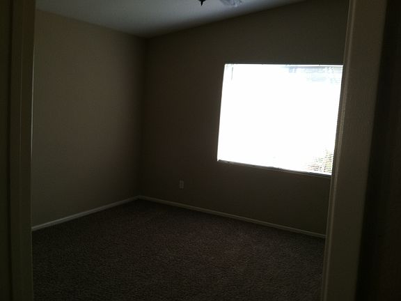 5th image of 946 E J St