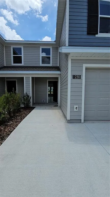 3 bed, 2.5 bath, 1378 sqft, $2,000 — Photo 2