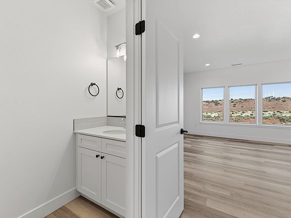 4th image of 10466 Clearwater Dr