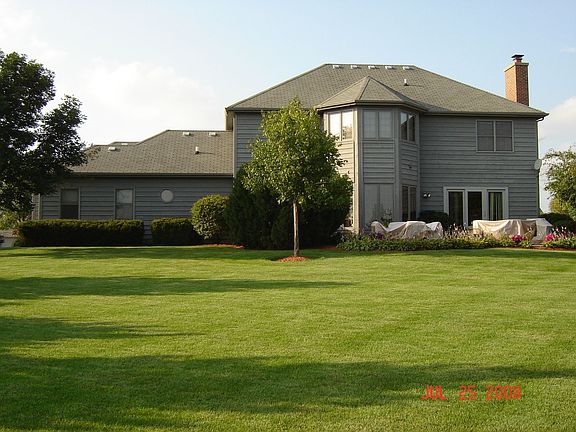 Huge, tree lined back yard