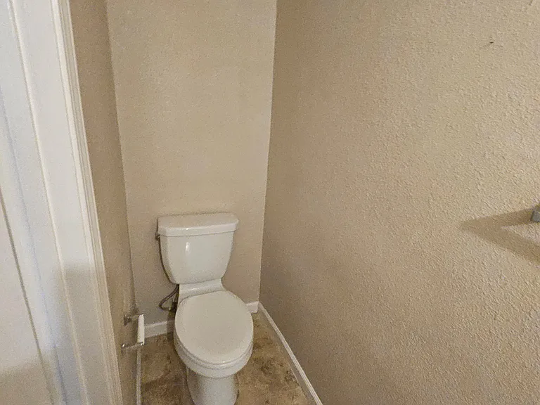 3318 R St #B — Photo 3
