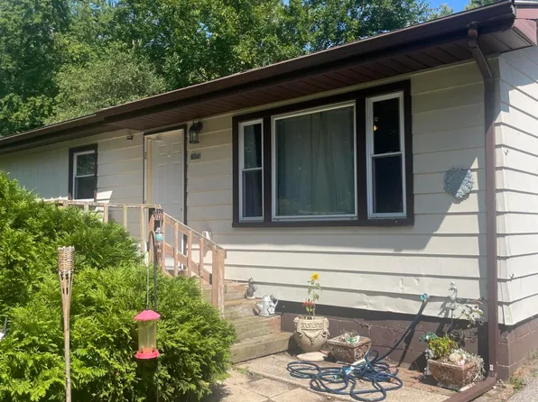 1627 Kay Dr, Benton Harbor, MI 49022