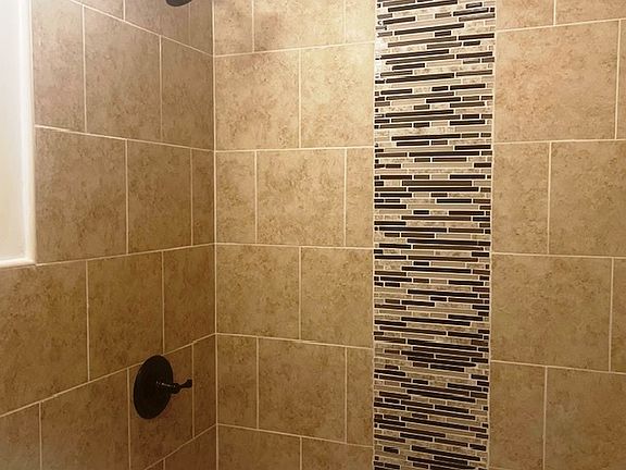 5th image of 293 N Maple Ave #2L