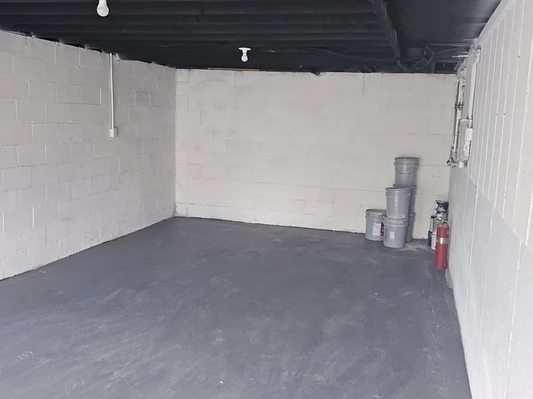 809 NE 74th St — Photo 36