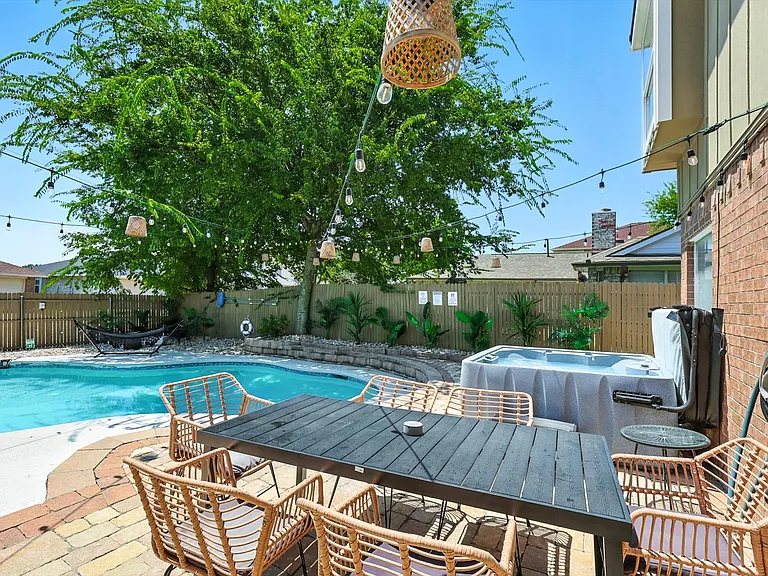 708 Azalea Dr — Photo 43