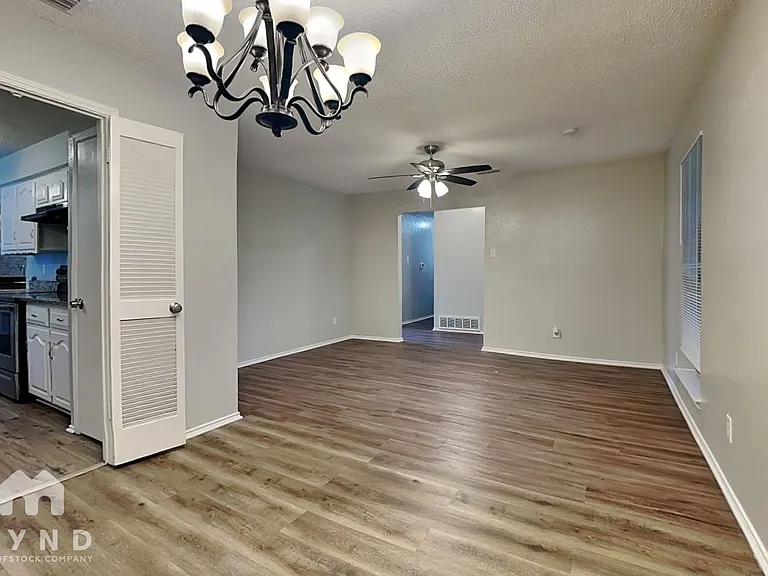 209 Los Santos Dr — Photo 8