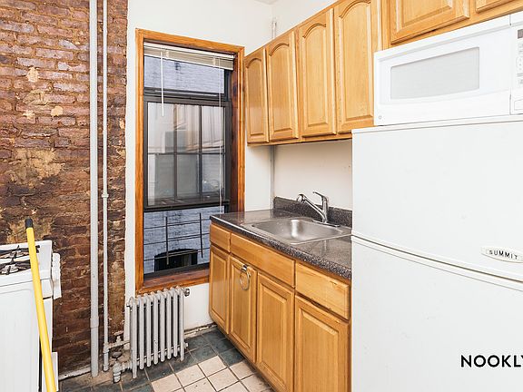 5th image of 206 Scholes St APT 14