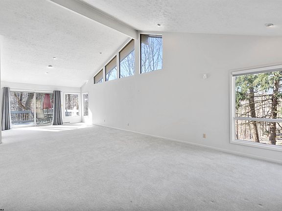 5th image of 141 Poplar Dr