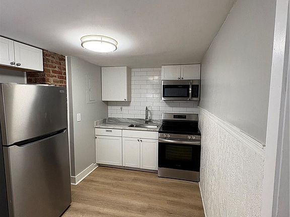 2nd image of 826 Azalea Ave