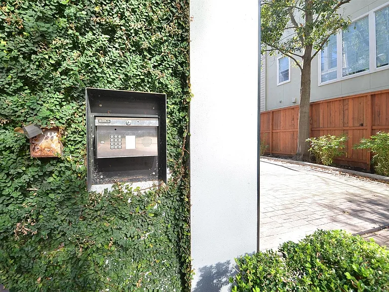 1818 Binz St #E — Photo 2