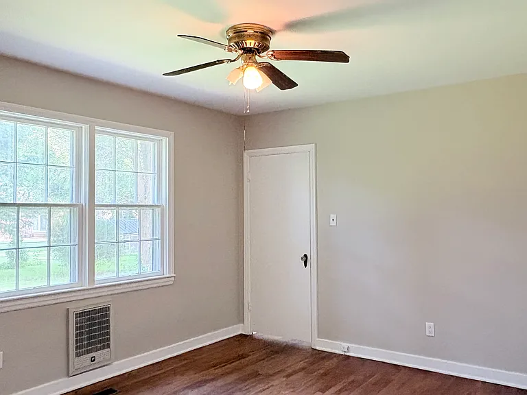 1573 Three Springs Rd — Photo 13