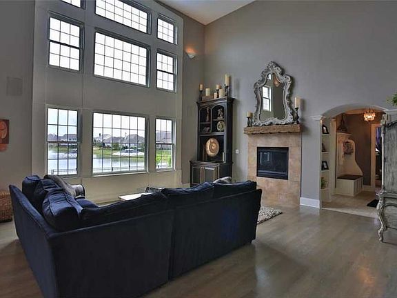 3rd image of 13701 Fairwood Dr