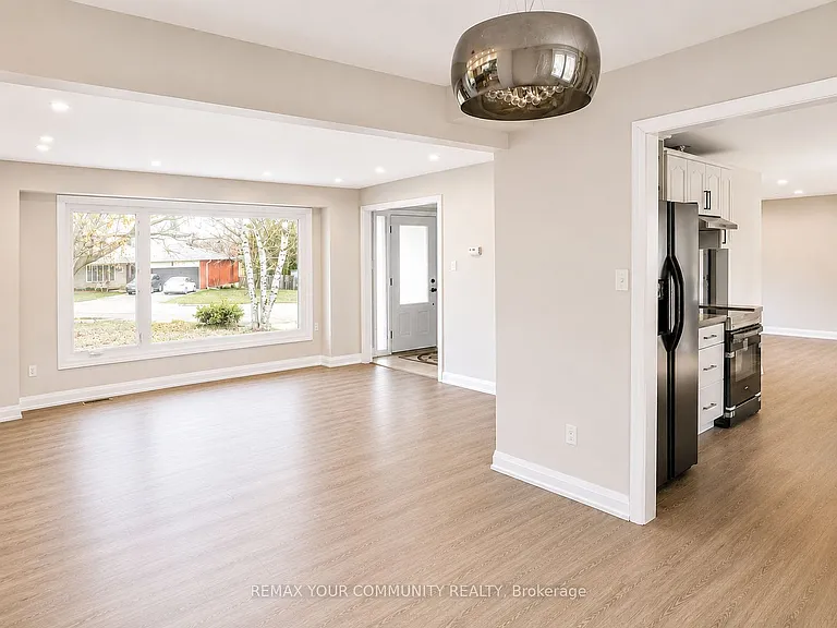 77 Beswick Dr — Photo 7