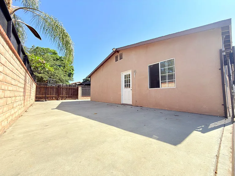 8409 Columbus Ave — Photo 17