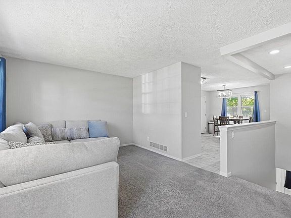 2nd image of 111 Shamrock Cir