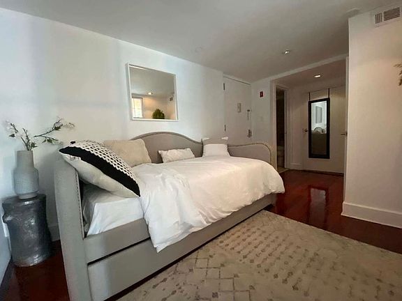 3rd image of 14 Meserole St #3R