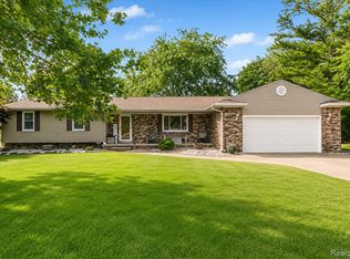 6514 Luanne Dr, Flushing, MI 48433