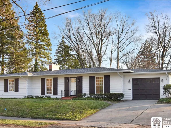 4 Holmes Pl, Fredonia, NY 14063