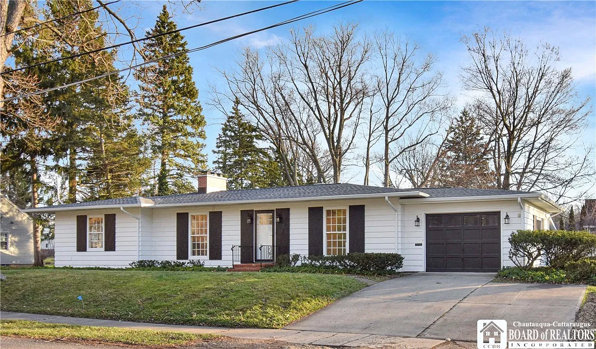 4 Holmes Pl photo 1