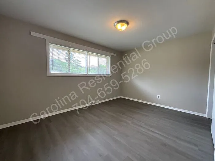 4928 Malibu Dr — Photo 8
