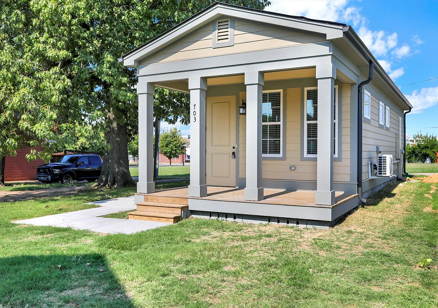 1BR Home Near Downtown | 477 sq ft | Appliances Included — Photo 2