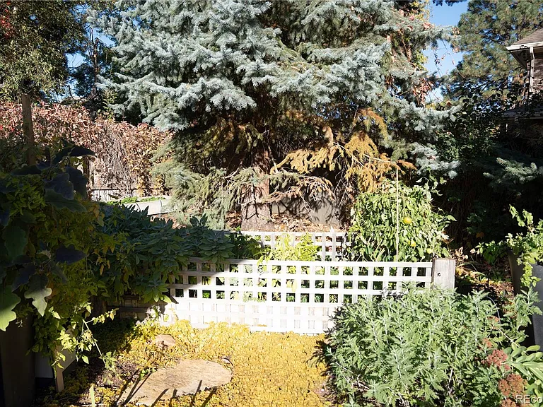 190 S Glencoe St — Photo 8
