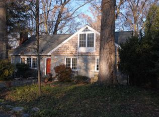 7108 Village Dr, Annandale, VA 22003