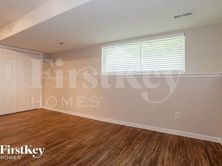 11108 N Lewis Ave — Photo 13