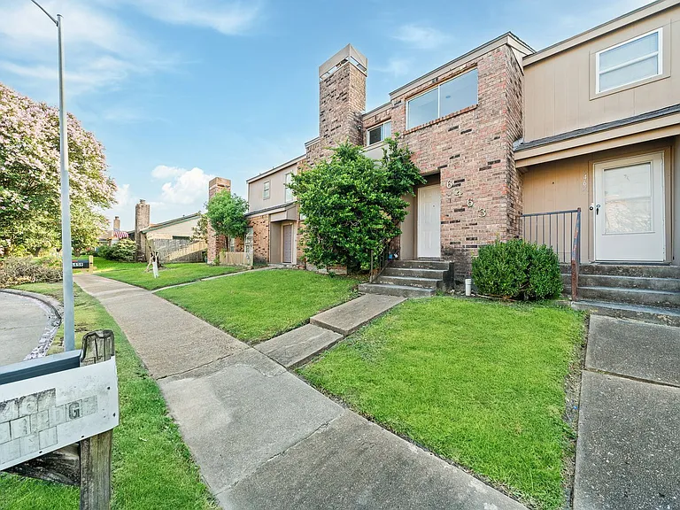 6463 Cambridge Glen Ln — Photo 3