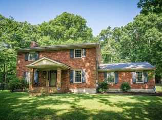 8020 Manslick Rd, Louisville, KY 40214