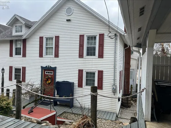 218 Van Meter Dr, Tiffin, OH 44883