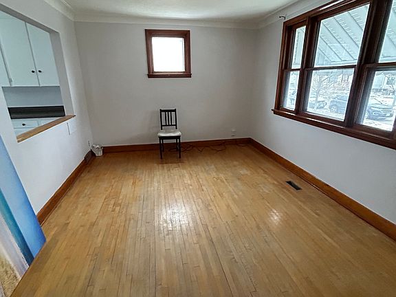 2nd image of 619 Fleet Ave #619