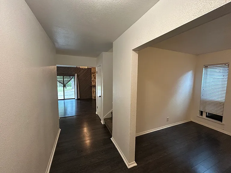 9215 Powhatan Dr — Photo 2