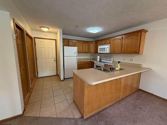 3rd image of 424 Creekside Dr