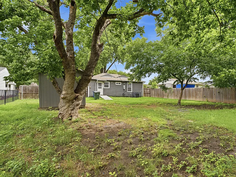 512 Freeman Dr — Photo 14