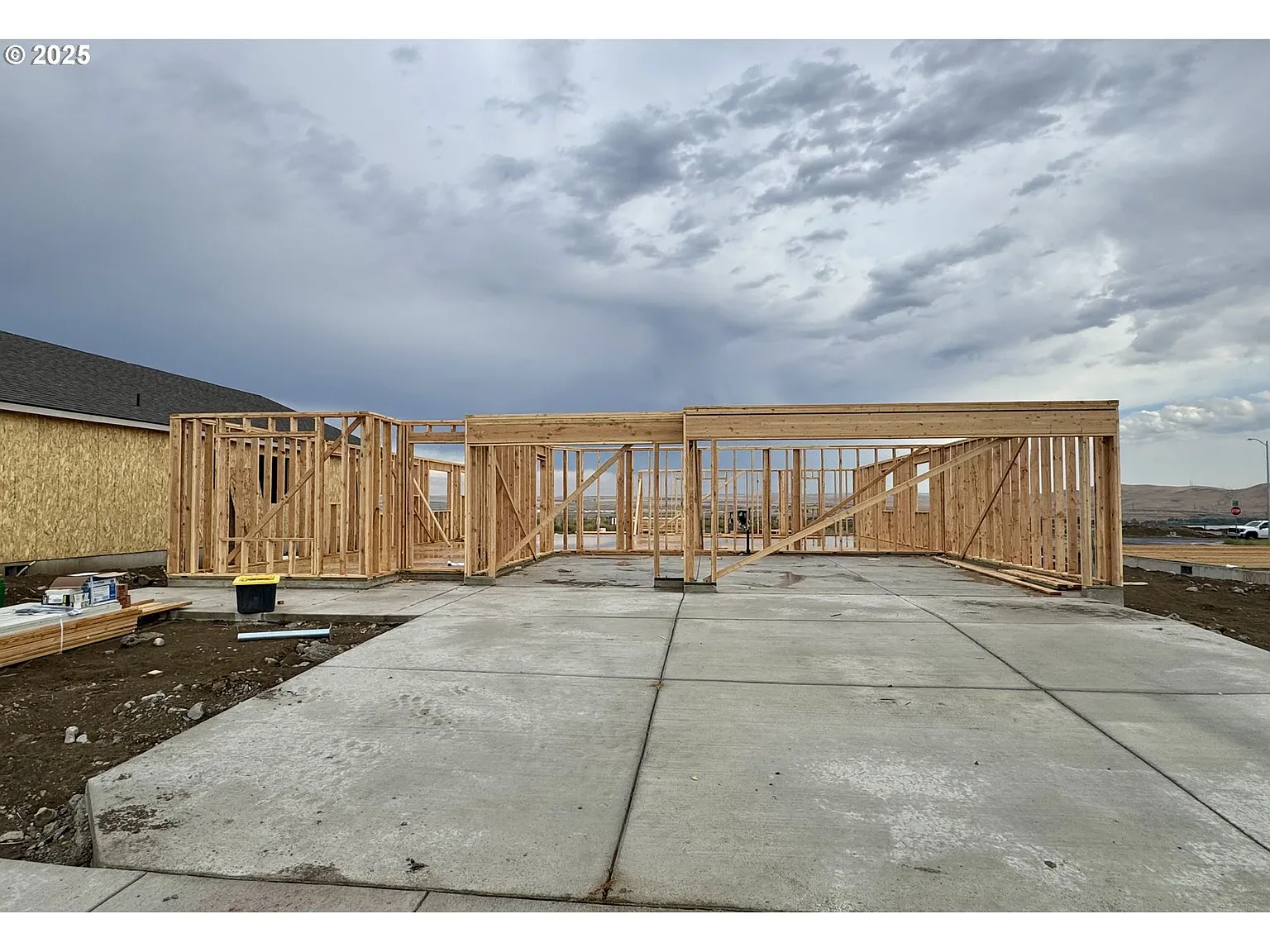 563 Arthur St photo 1